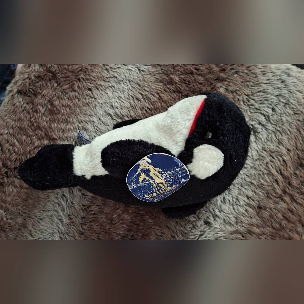 Vintage Seaworld orca wale push please See Pics dose have 2 small spots. - Picture 2 of 5